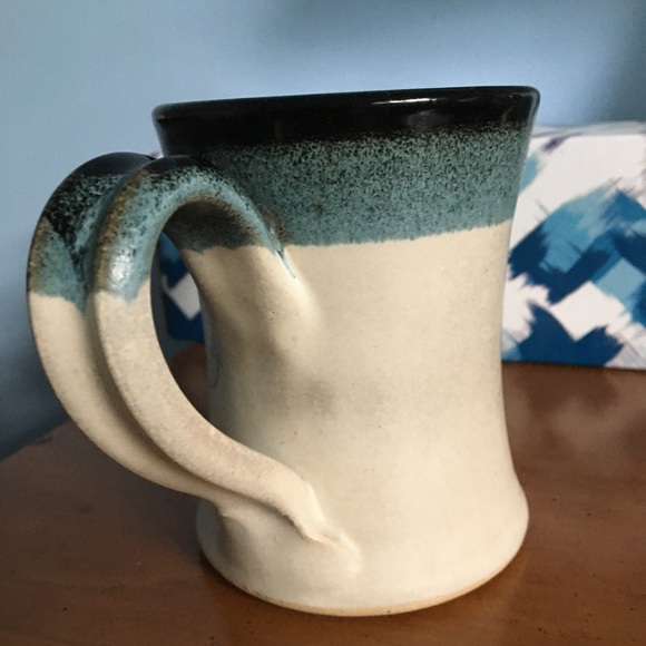 Hand thrown ceramic mug - Picture 2 of 5